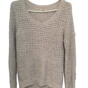 Small Long Sleeved Knitted Grey Sweater, V-Neck